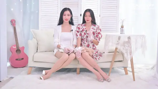 [SSA丝社] 评测 NO.125 君君&雪儿 腿模双生花系列250元价位的Wolford对比Fogal开箱评测视频（下） - SSA丝社